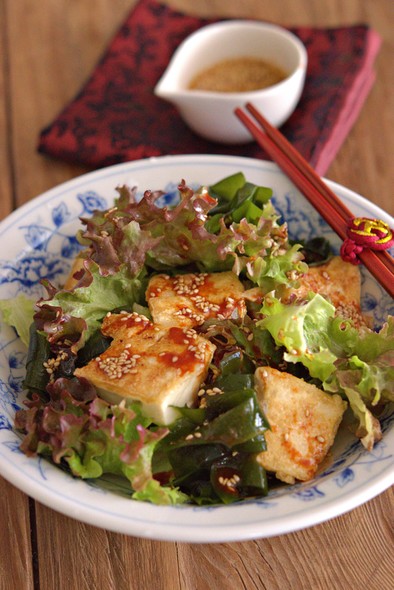 カリッと豆腐と生わかめのチョレギサラダの写真