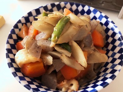 根菜とツナの煮物の写真