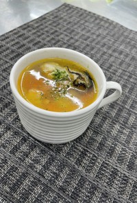 ヘルシーなセロリとトマトの牡蠣スープ