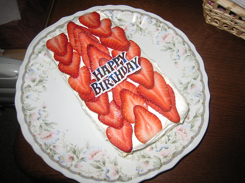 娘２歳のお誕生日ケーキの画像