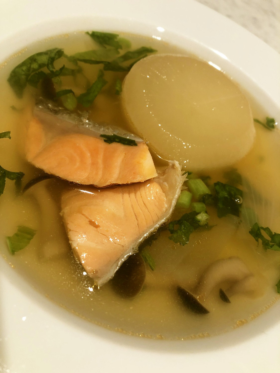 大根と生鮭の和風スープの画像