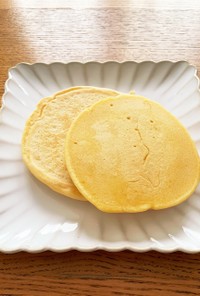 米粉と卵と砂糖のシンプルパンケーキ