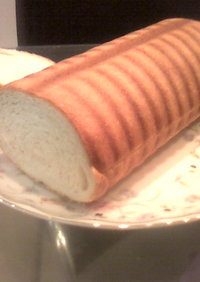 トヨ型大　で　生クリームラウンドパン