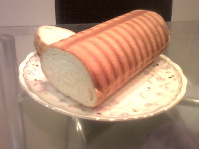 トヨ型大　で　生クリームラウンドパンの写真