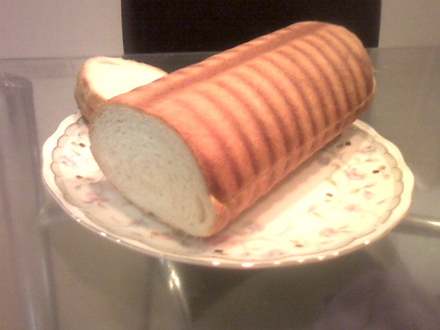 トヨ型大　で　生クリームラウンドパンの画像