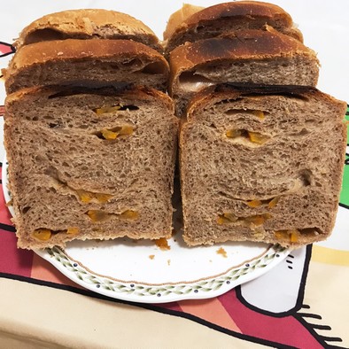 米粉入りショコラオランジュ風食パンの写真