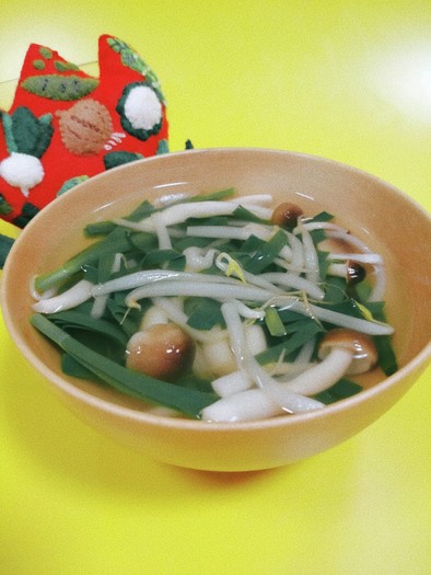 ニラともやしの中華スープの写真