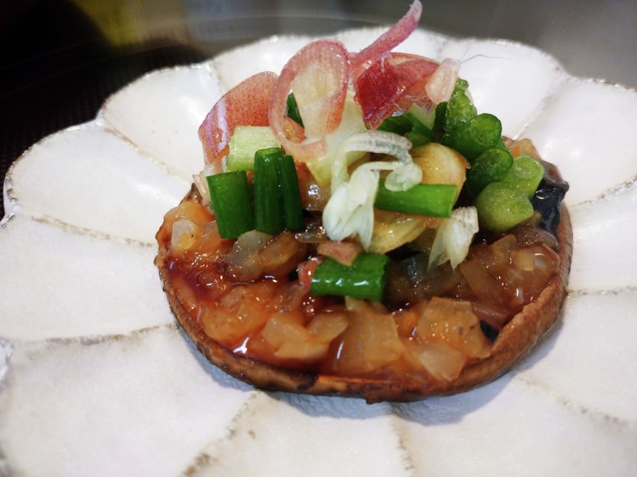 椎茸ステーキ  新玉ねぎのせの画像