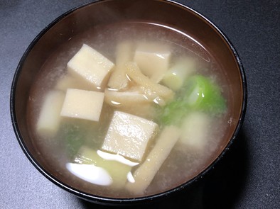 高野豆腐とねぎの薄味お味噌汁の写真