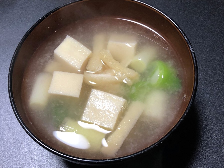 高野豆腐とねぎの薄味お味噌汁の画像