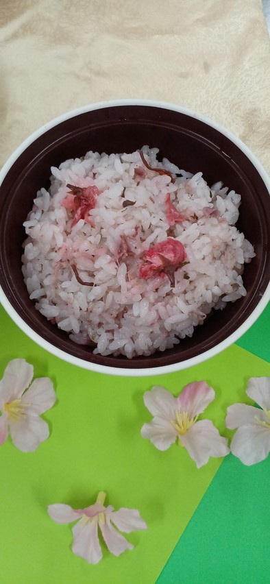 春を感じて！桜ご飯の写真