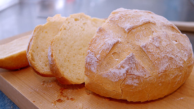 手ごねで作る☆大きな丸パン コブローフの写真