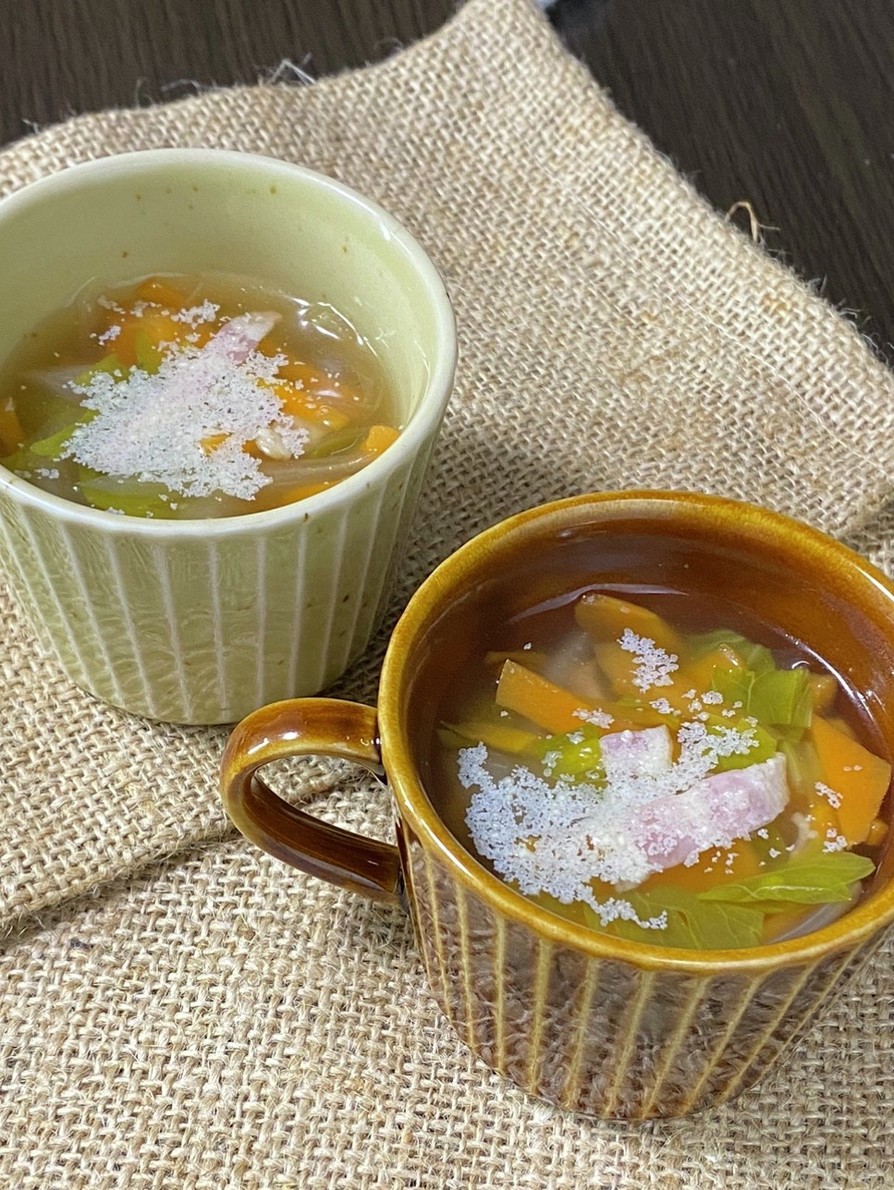 セロリの葉の洋風スープの画像