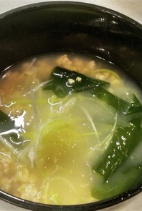 ひきわり納豆と生ワカメのお味噌汁