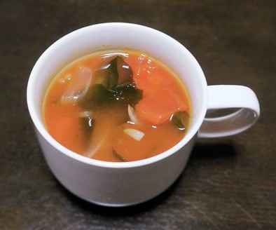 トマト缶とわかめでできる激うま簡単スープの写真
