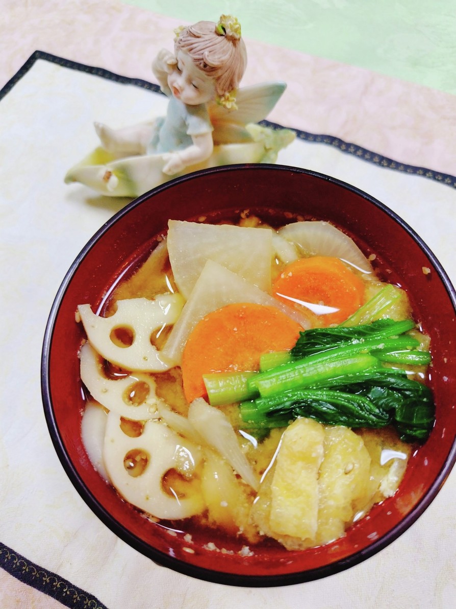 すり胡麻が入った根菜の味噌汁♬の画像