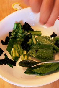 小松菜と海苔のサラダ