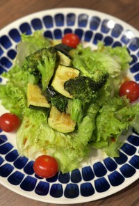 彩り野菜のアヒージョサラダ