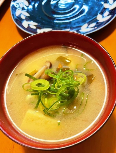 高野豆腐と根菜の味噌汁の写真