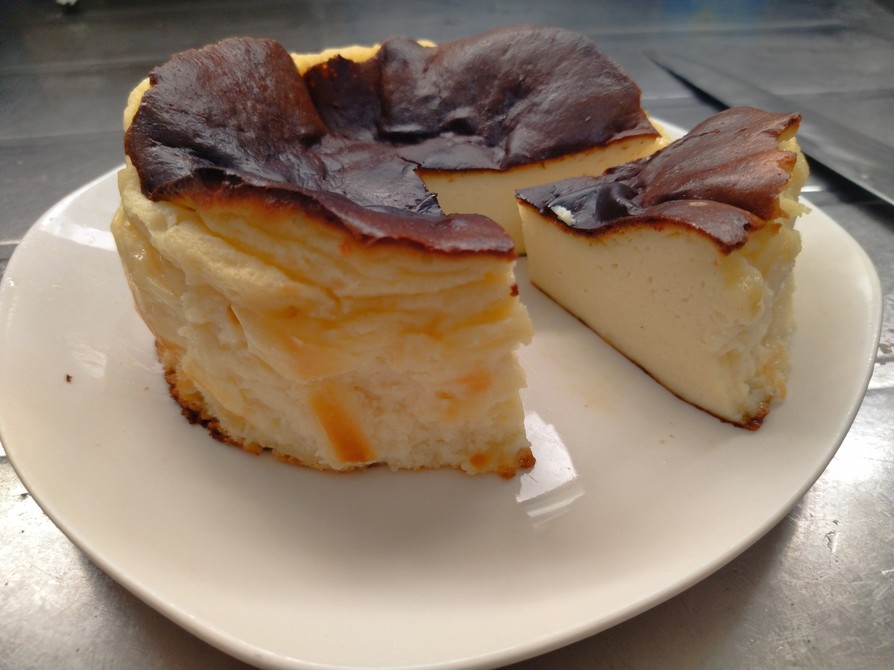 カスタードクリームでバスク風チーズケーキの画像