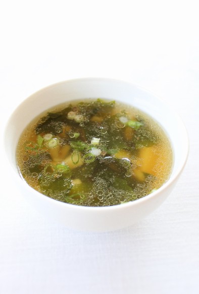 シンプル美味しい【筍とワカメの中華スープの写真