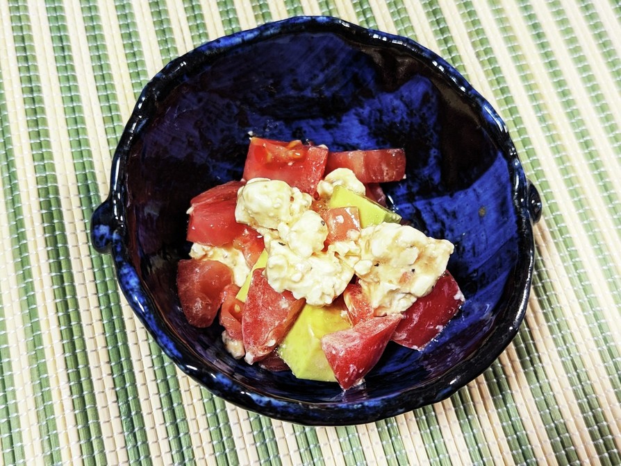 アボカドとトマトのクリームチーズサラダの画像