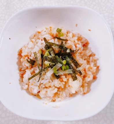 鮭フレークと柚子胡椒マヨのご飯の写真