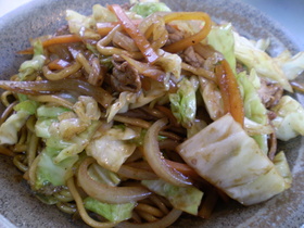 我が家の焼きそば〈どろソース風味〉