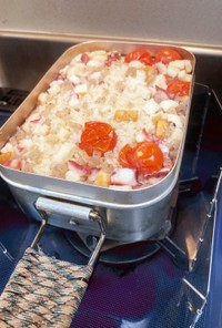 メスティン飯（トマトとタコ焼きの具材飯）