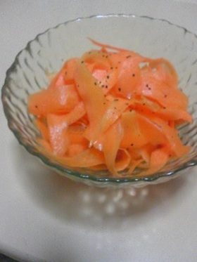 1本ぺろり!簡単にんじんサラダ