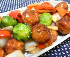 肉団子と芽キャベツの中華餡かけ!