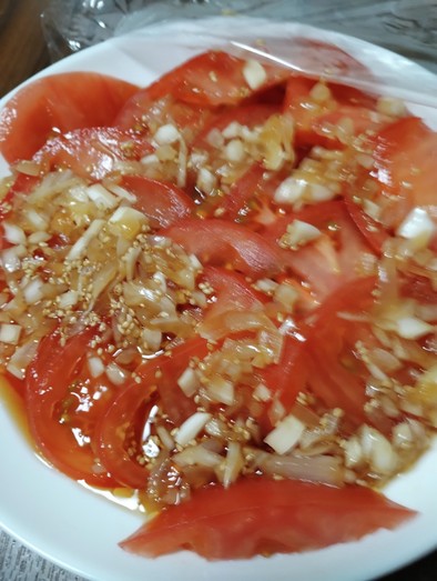 新玉ねぎとトマトのマリネ風サラダの写真