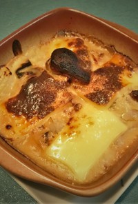 サバ味噌煮のクリームグラタン