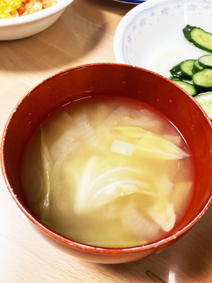 新玉ねぎと春キャベツの味噌汁の画像