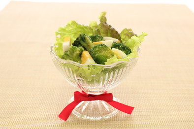 介護食　ブロッコリーのブーケサラダの写真