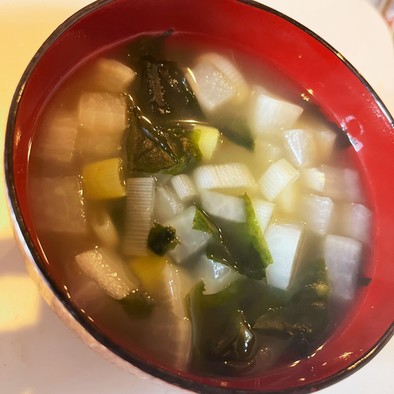 大根とわかめの中華スープの写真