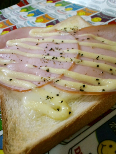 朝食の定番♪ハムチーズマヨトースト♪の写真