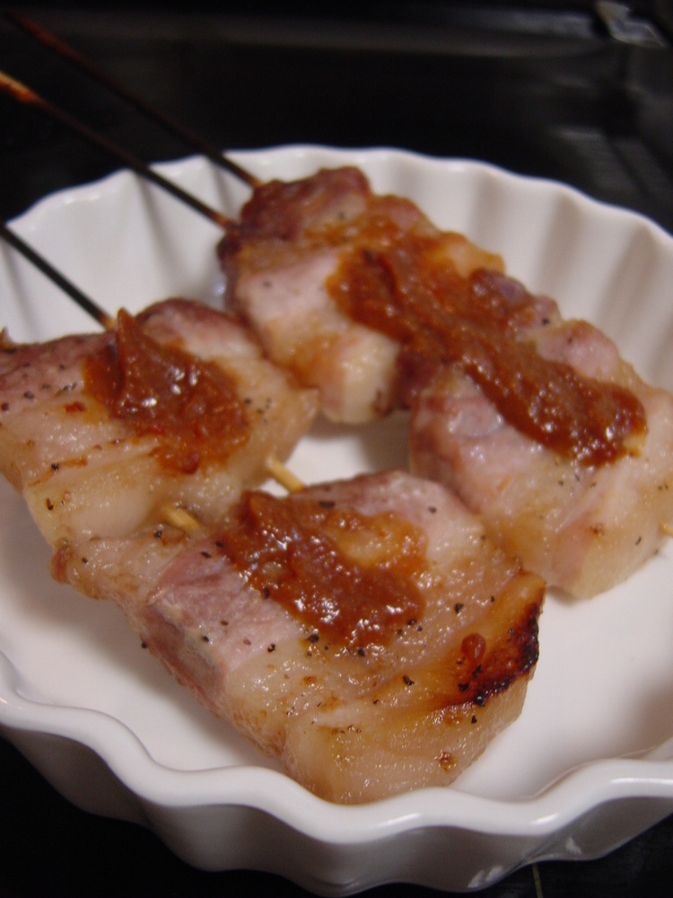 酒の肴☆豚バラ肉の串焼きにんにく味噌の画像
