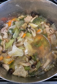 醤油ベースの肉団子スープ