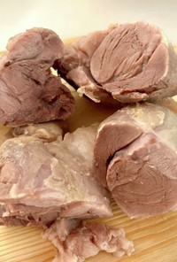 低温調理で基本茹で豚すね肉 仕込み冷凍