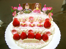 三段飾り♪苺ムースのひな祭りケーキの画像