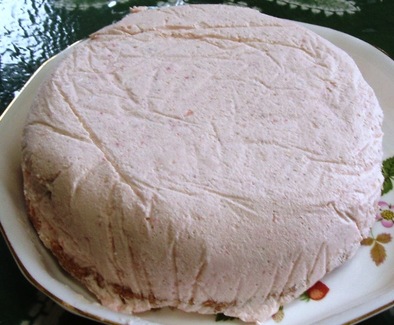 イチゴのムースケーキの写真