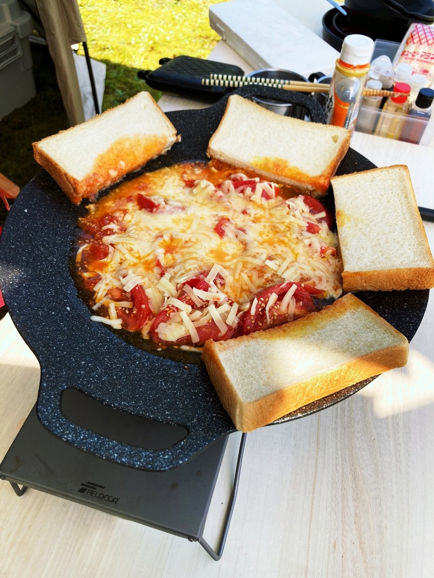 トマトとチーズのピザ風トーストの画像