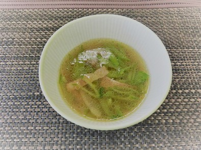 きぬさやと大根の食べるスープの写真