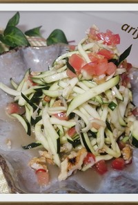 ズッキーニのソムタム風サラダ