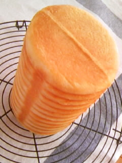＊ふんわり～シンプルトヨ型パン＊の写真