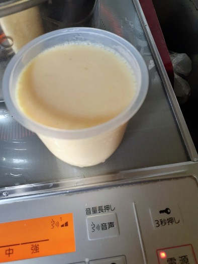 プリンカップで卵豆腐の写真