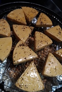 黒胡椒薫るスモークチーズ