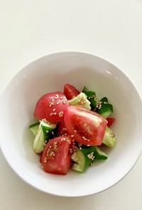 トマトとたたききゅうりのサラダ