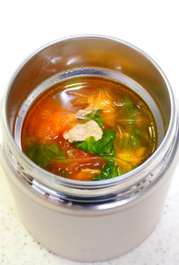 豚肉とトマトの韓国風春雨スープ
